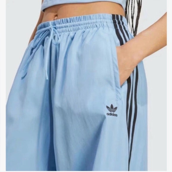 $95 ADIDAS JV7492 Women's L Adicolor Ash Blue wide leg track pant new with tagz - Picture 2 of 6